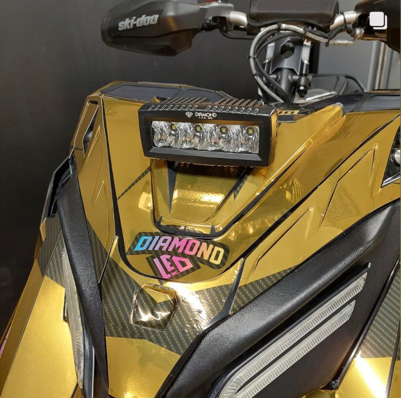 スノーモービルskidoo ライトレス仕様 デリートキット LED付き